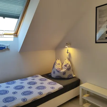 Apartament No 12 *